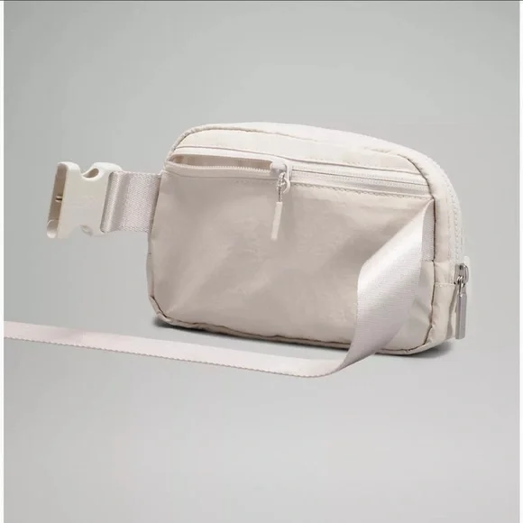 Lululemon Everywhere Belt Bag- White Opal - Picture 3 of 6